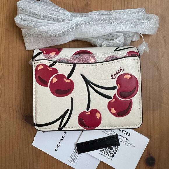 ❤️ Coach Mini Wallet On A Chain With Cherry Print - Picture 8 of 12